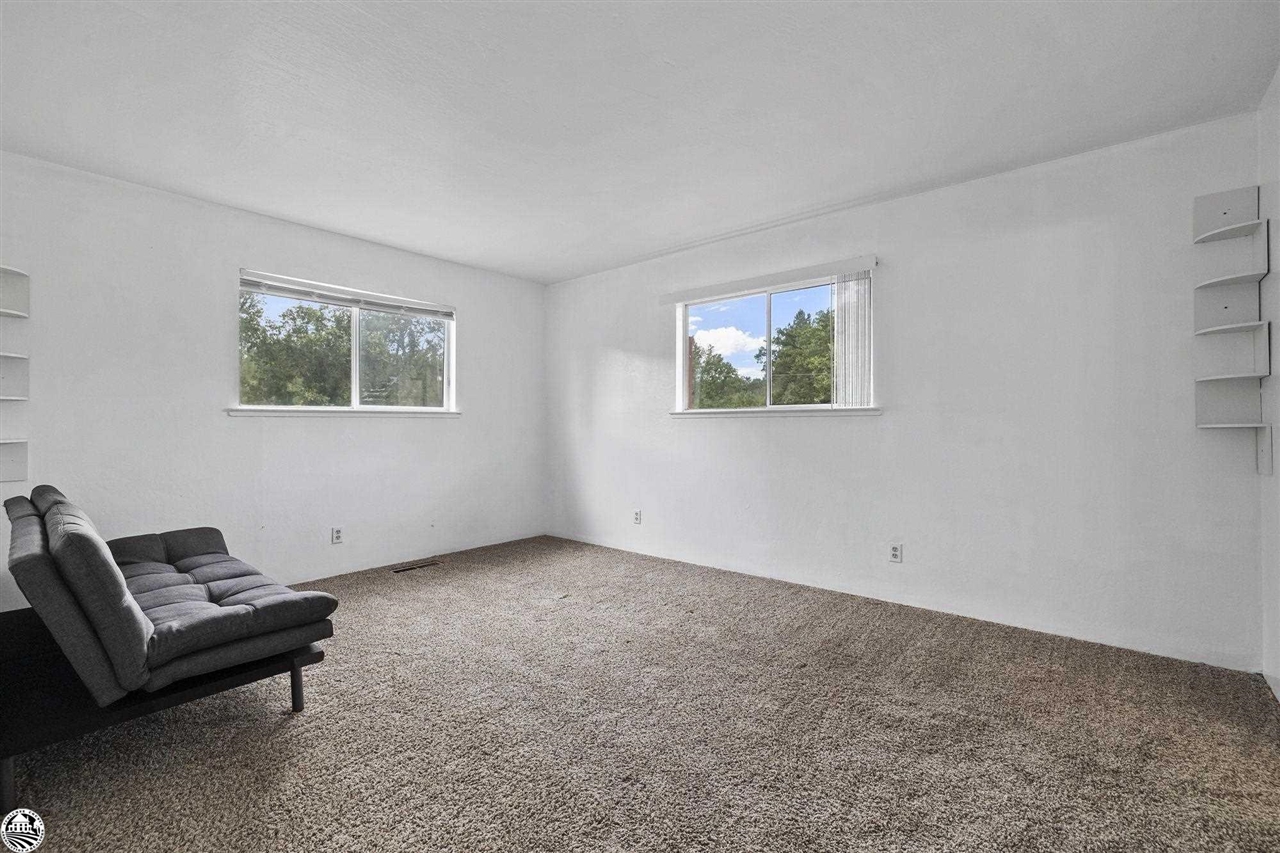 12547 Mount Jefferson St