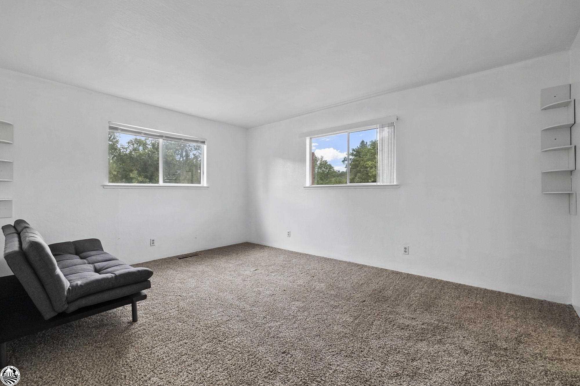 12547 Mount Jefferson St