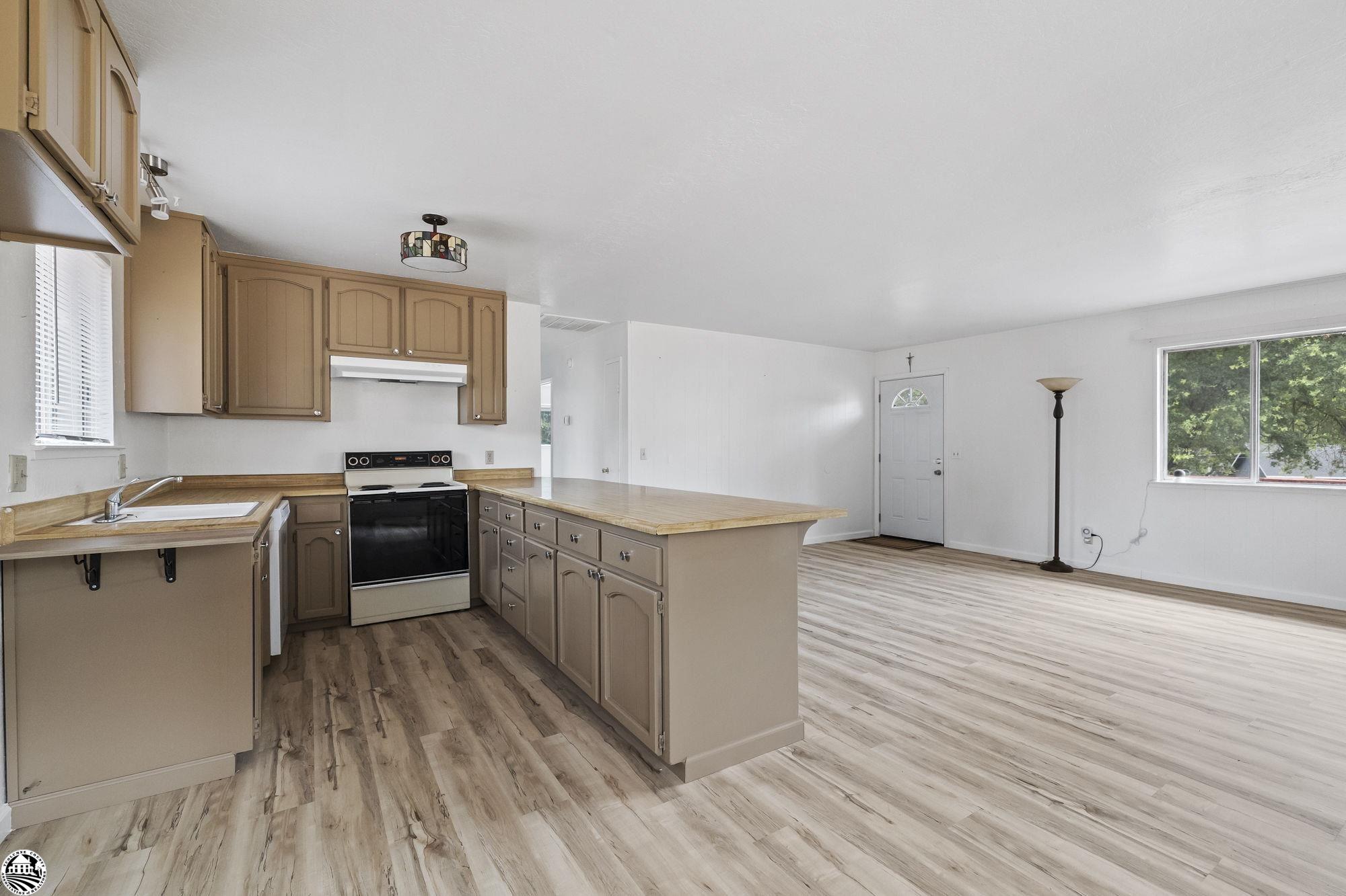 12547 Mount Jefferson St