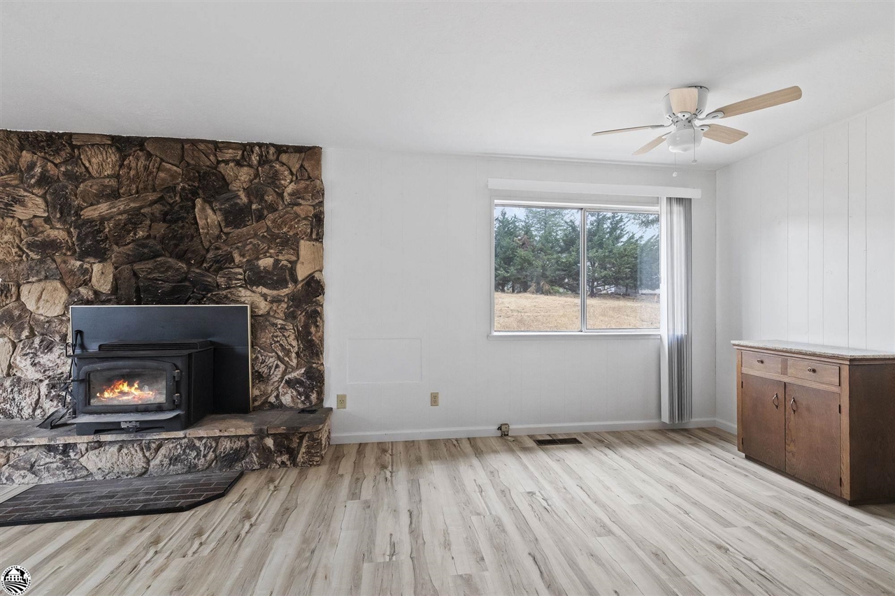 12547 Mount Jefferson St