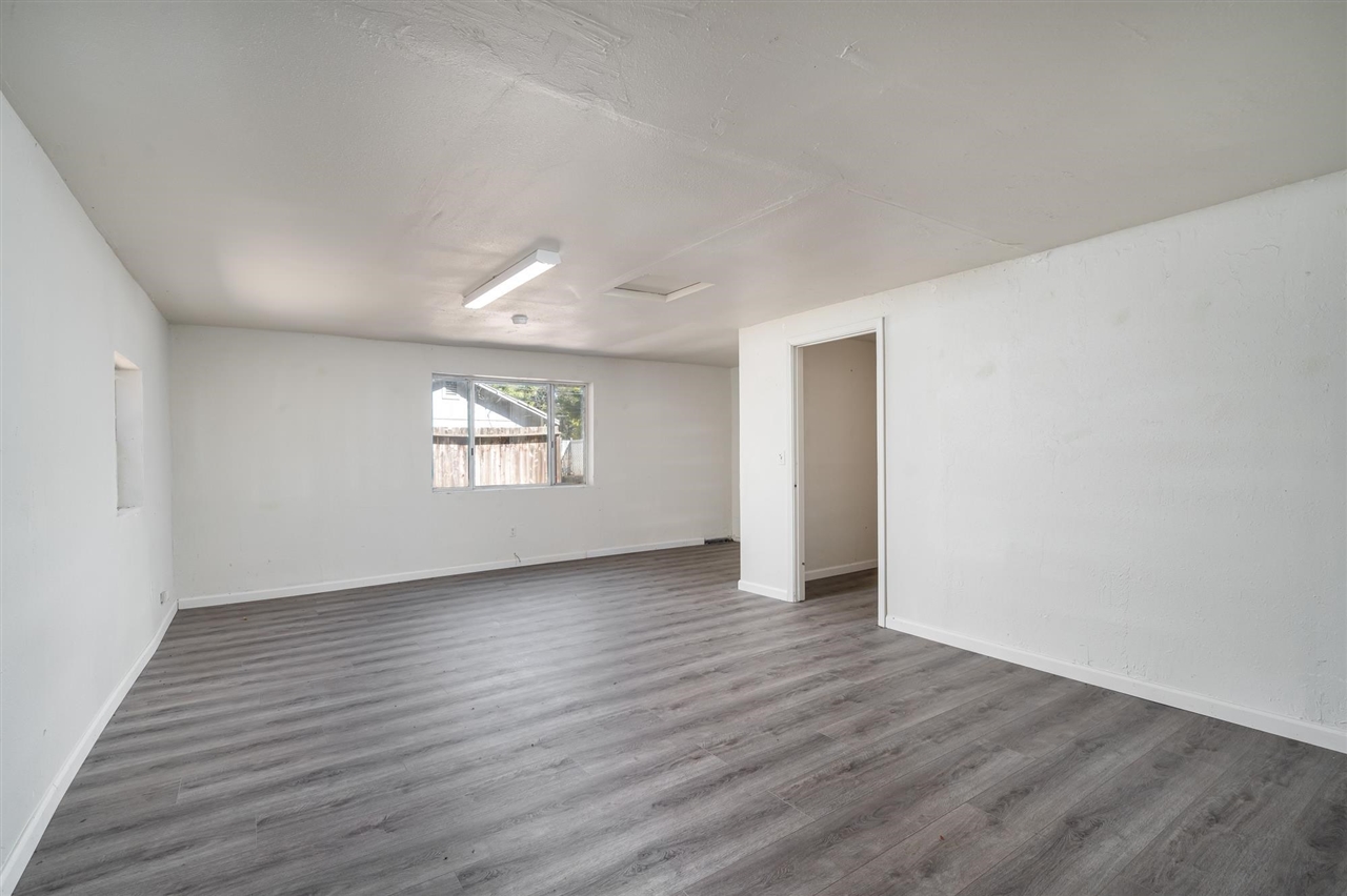 21011 Phoenix Lake Rd