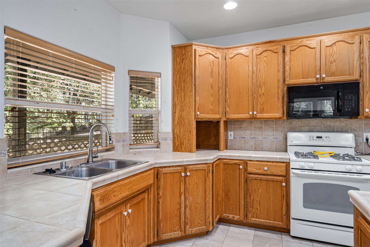 21011 Phoenix Lake Rd