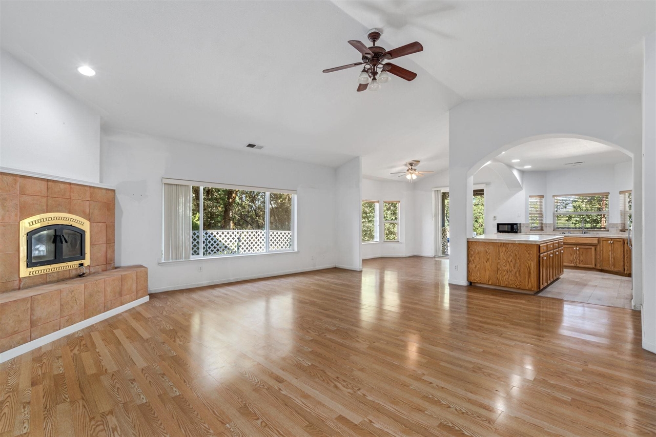 21011 Phoenix Lake Rd