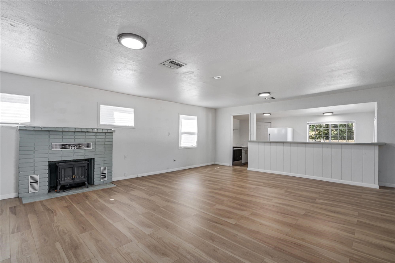 21011 Phoenix Lake Rd