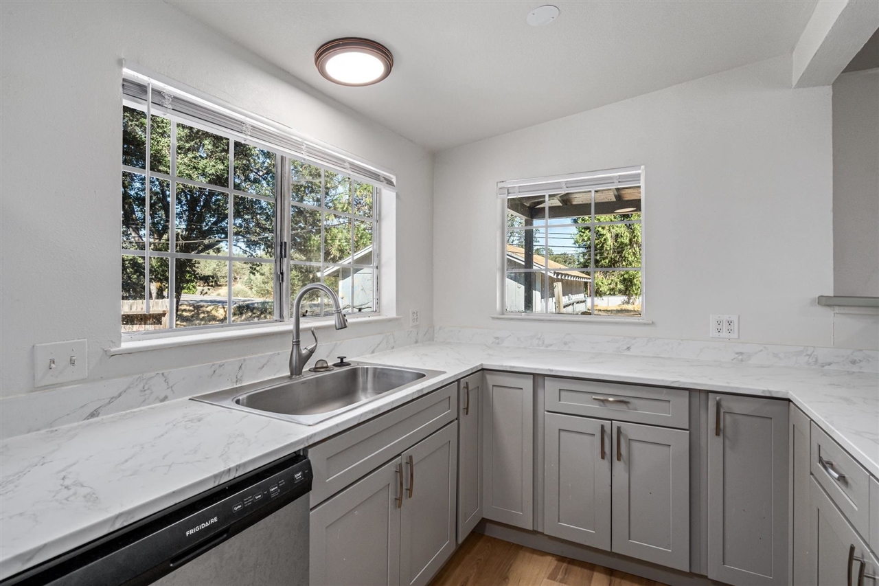 21011 Phoenix Lake Rd