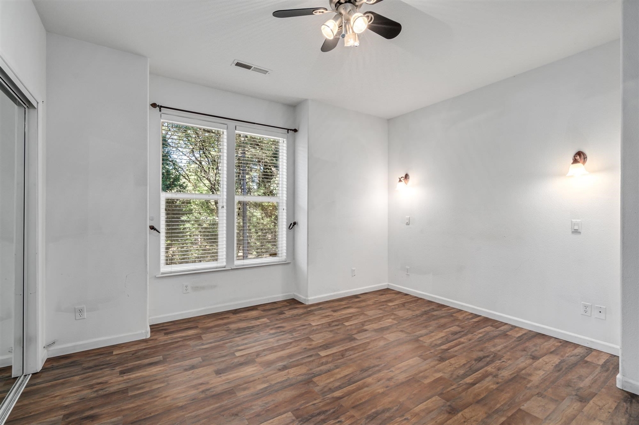 21011 Phoenix Lake RD