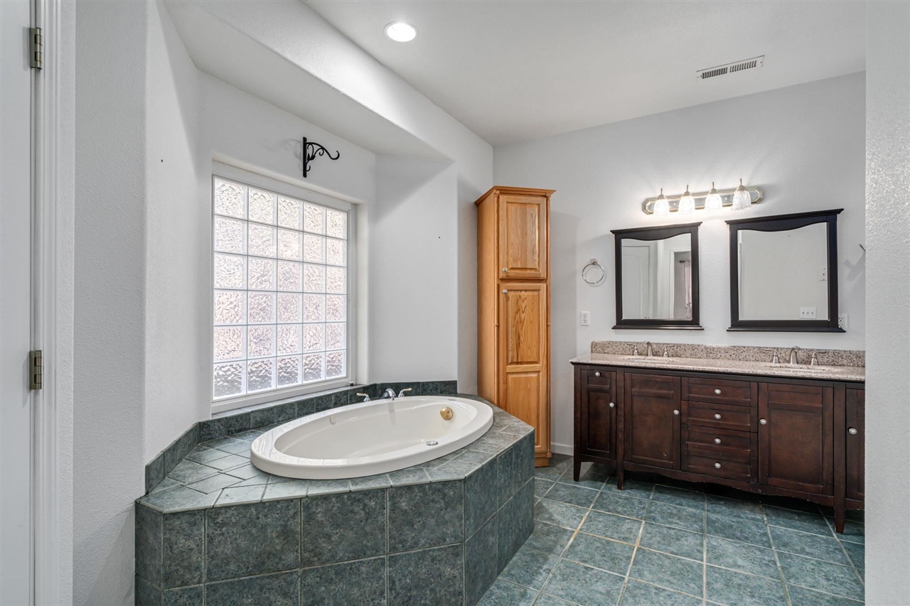 21011 Phoenix Lake RD