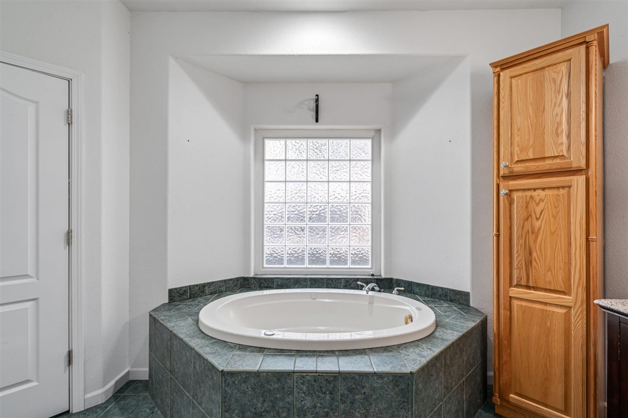 21011 Phoenix Lake RD