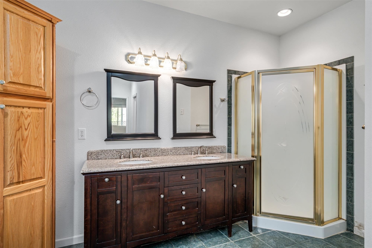 21011 Phoenix Lake RD