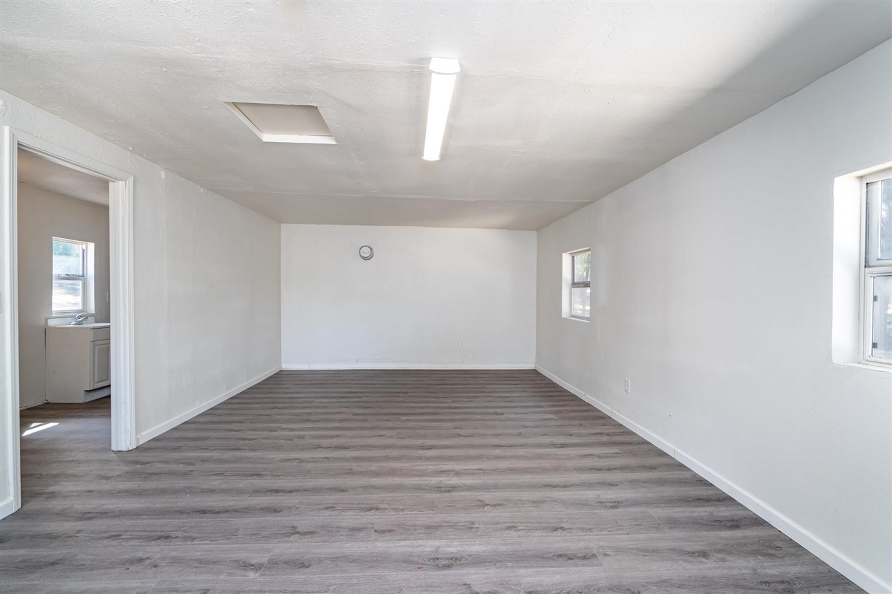 21011 Phoenix Lake RD