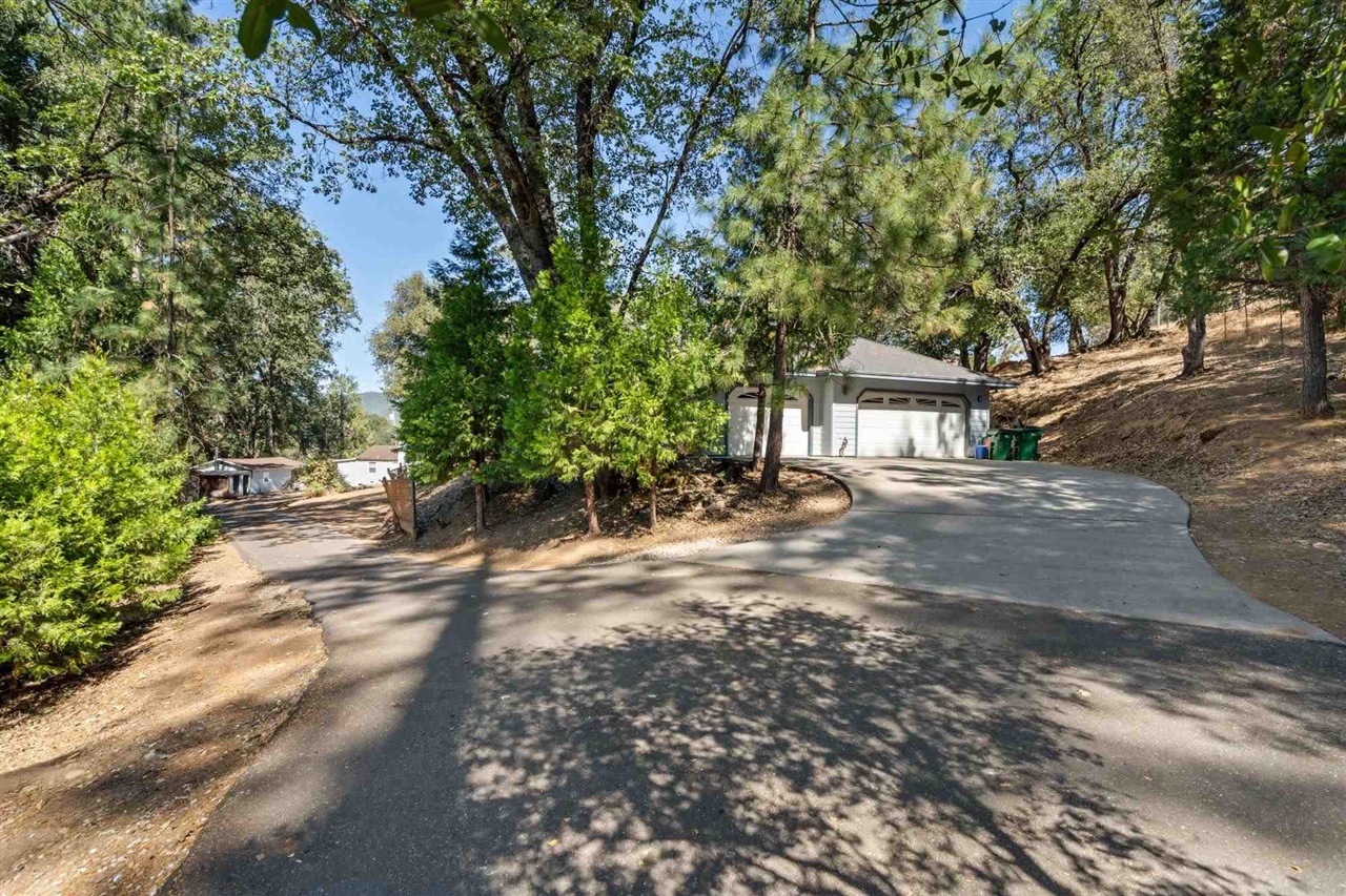 21011 Phoenix Lake RD