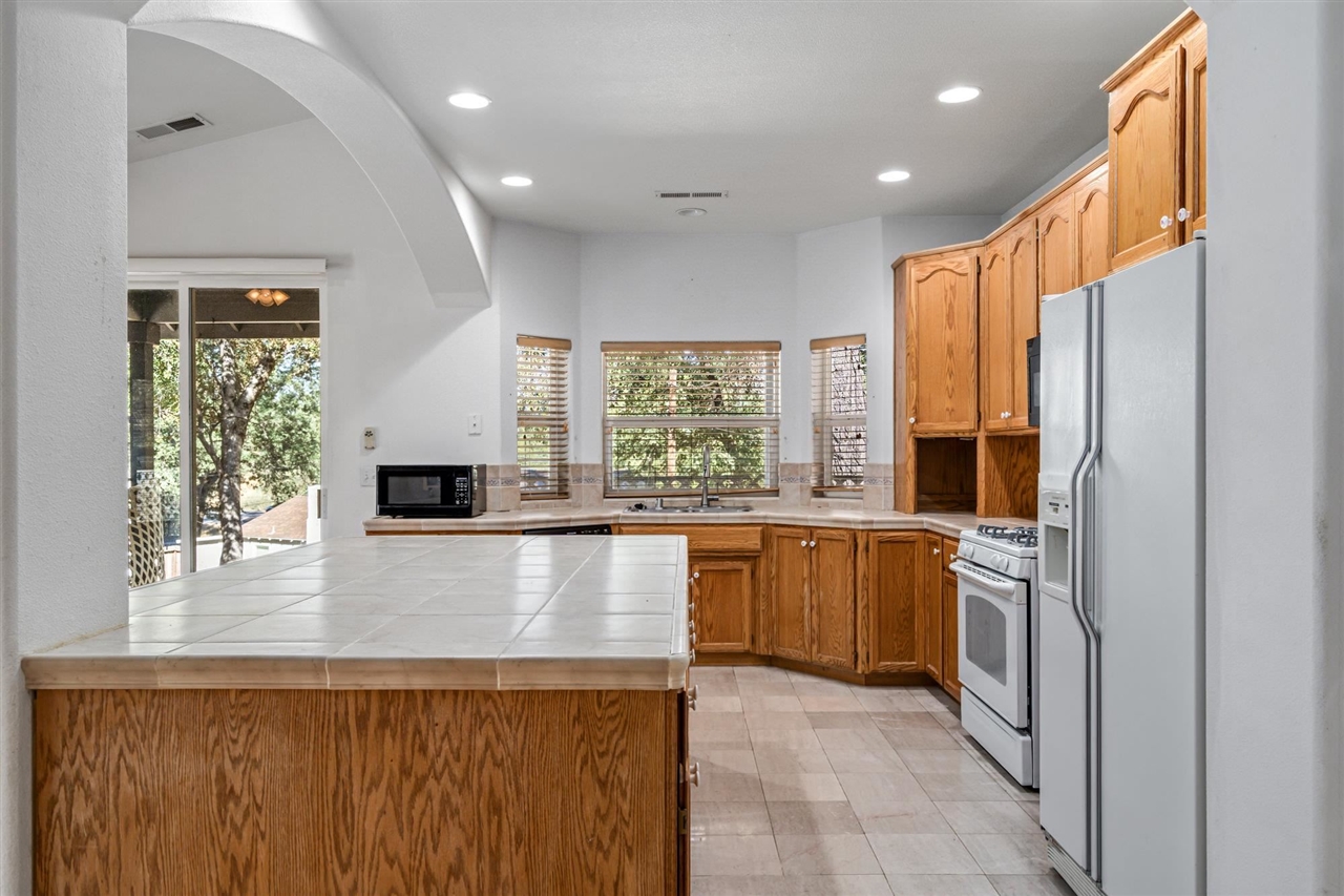 21011 Phoenix Lake RD