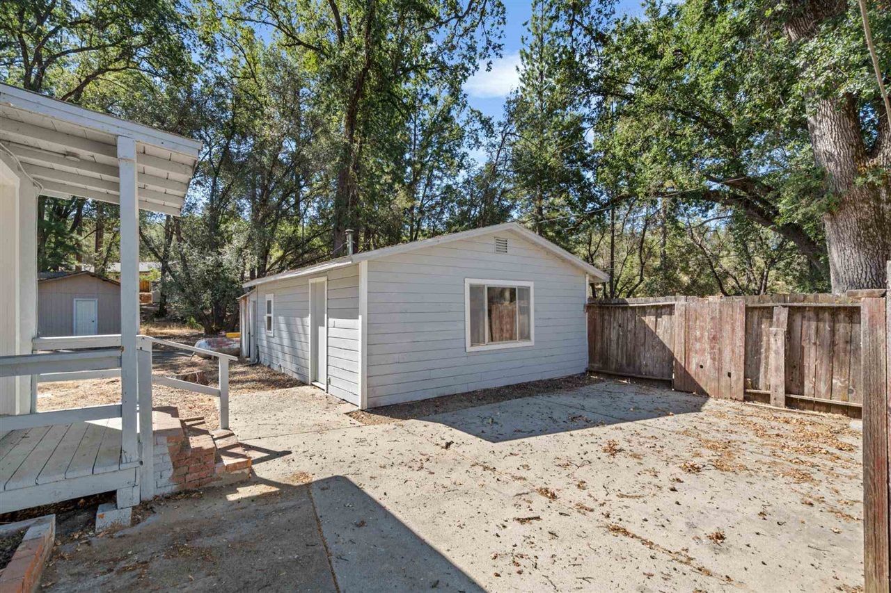 21011 Phoenix Lake RD