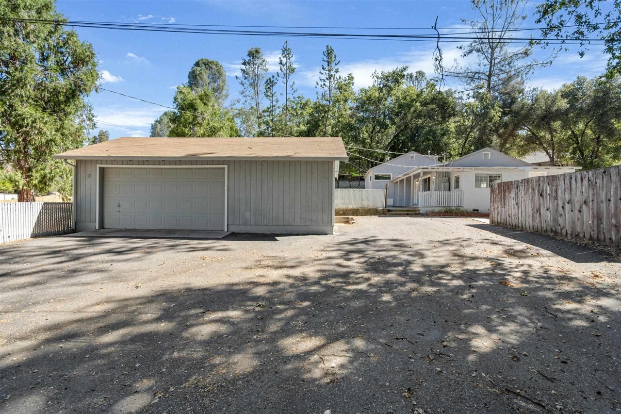 21011 Phoenix Lake RD