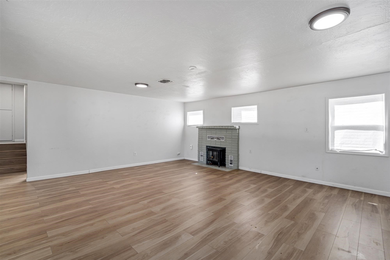 21011 Phoenix Lake RD