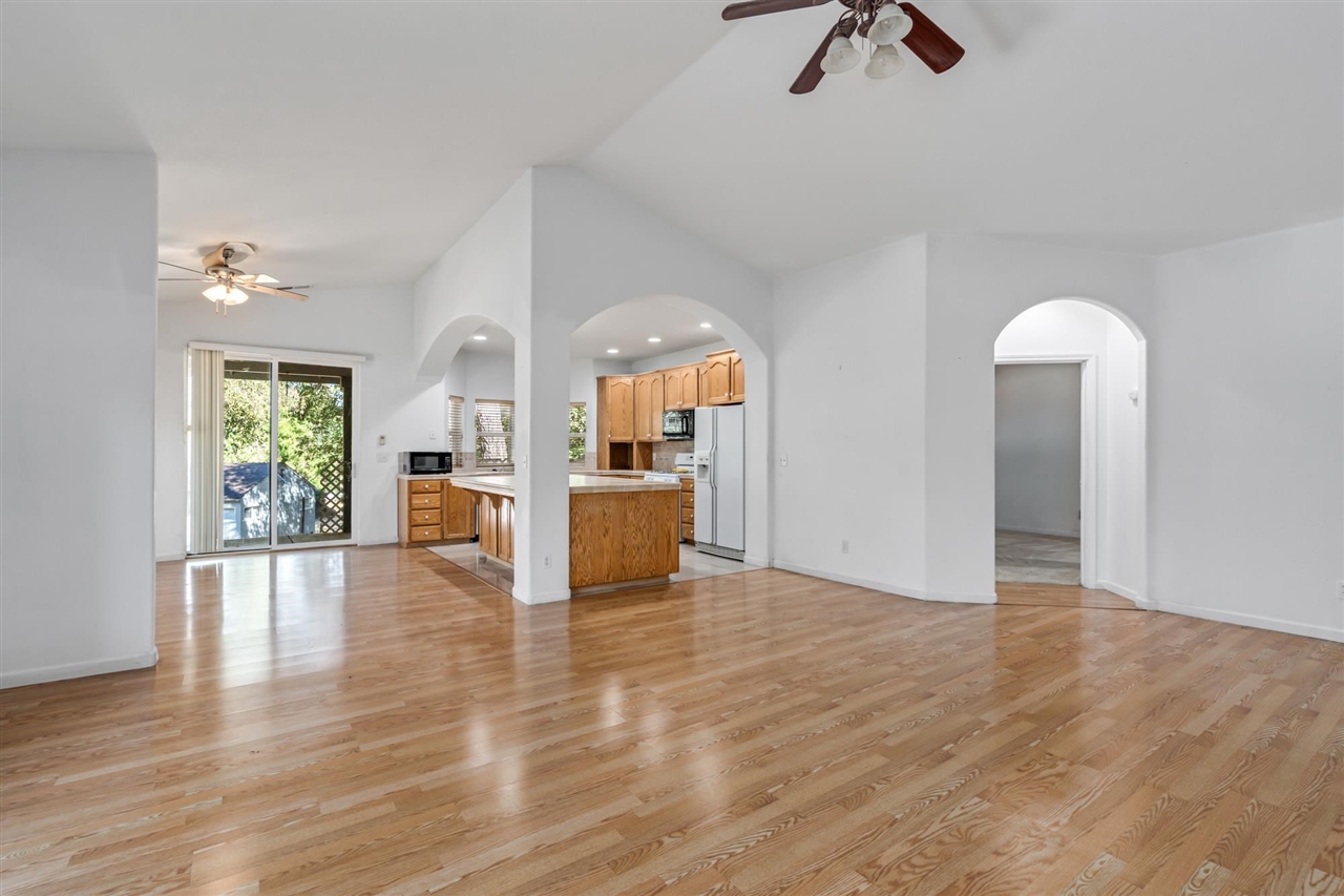 21011 Phoenix Lake RD