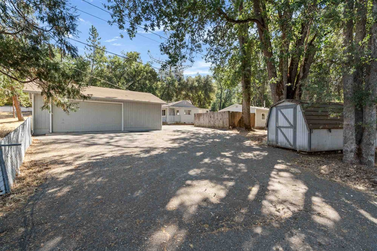 21011 Phoenix Lake RD