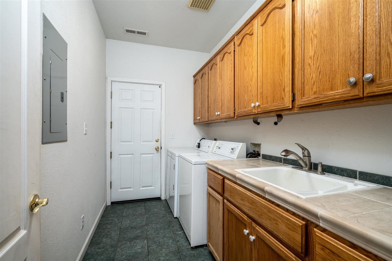 21011 Phoenix Lake RD