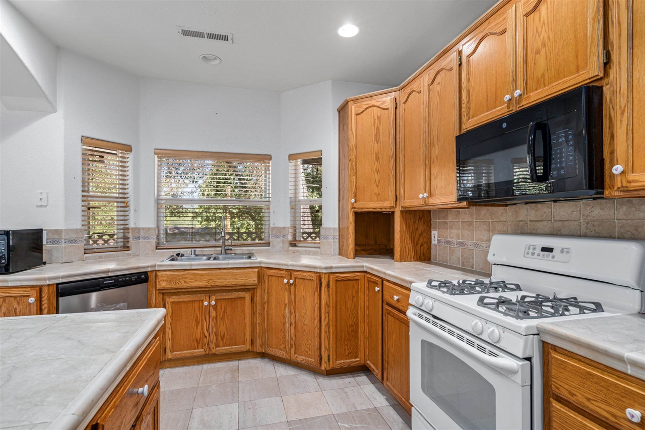 21011 Phoenix Lake RD