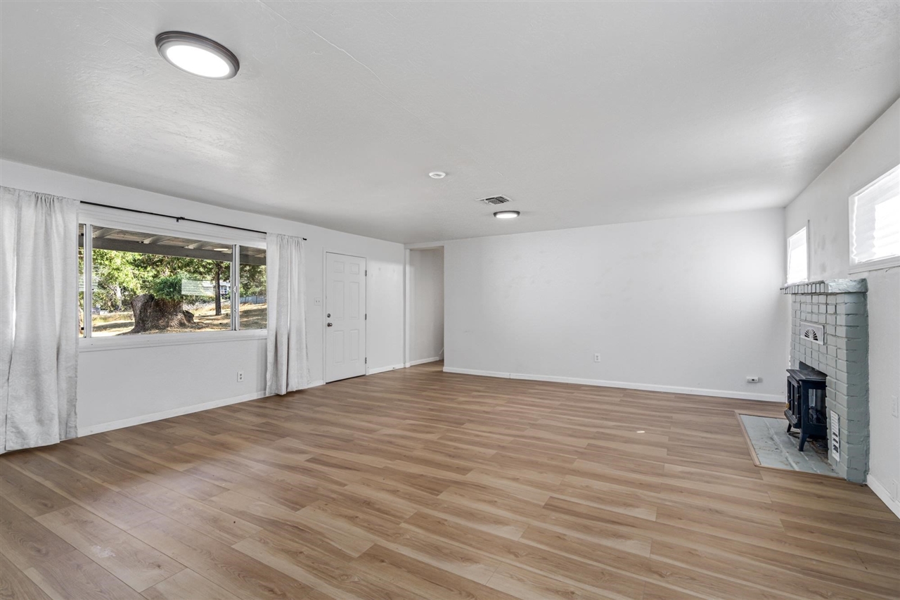 21011 Phoenix Lake RD