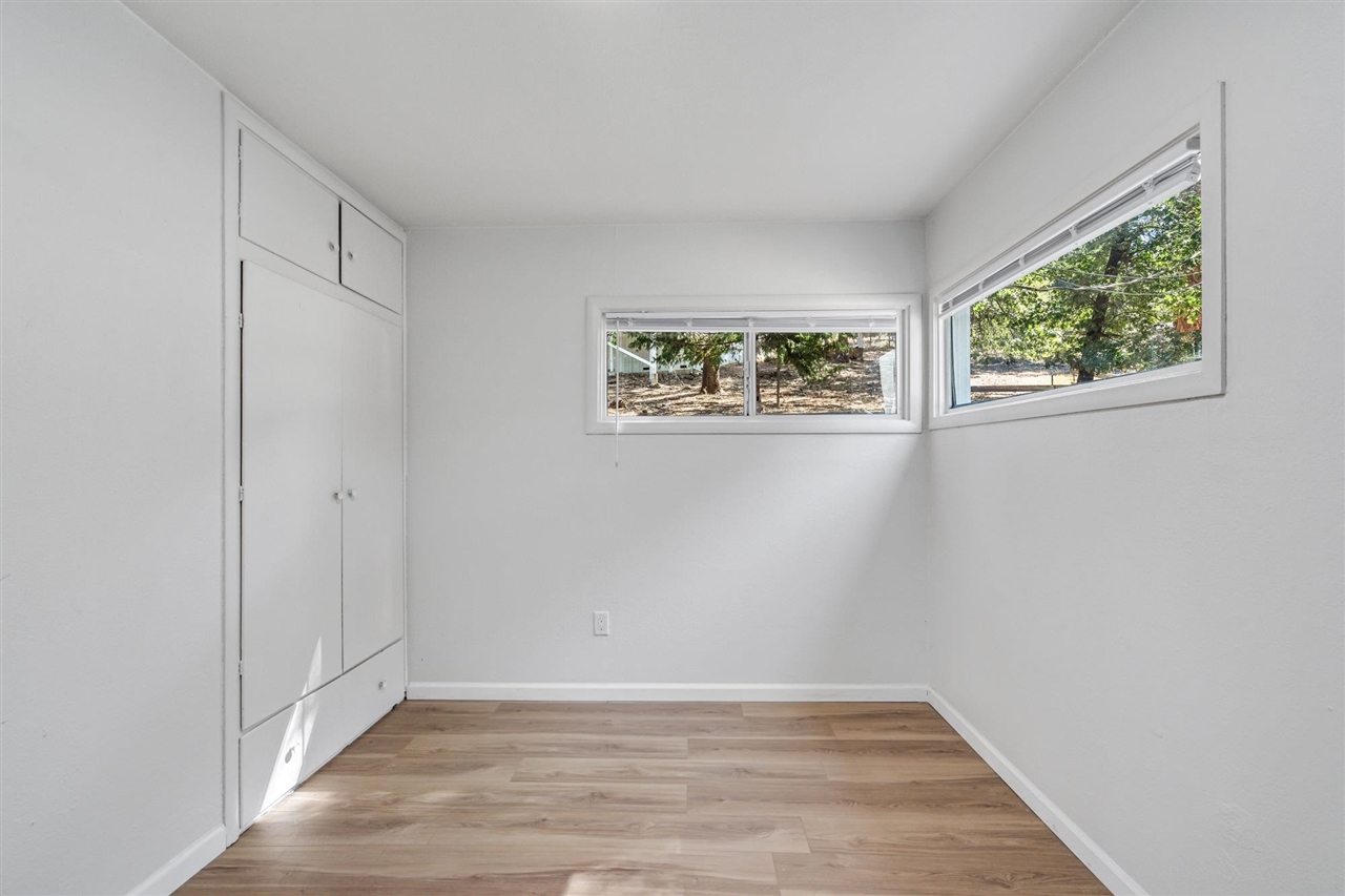 21011 Phoenix Lake RD