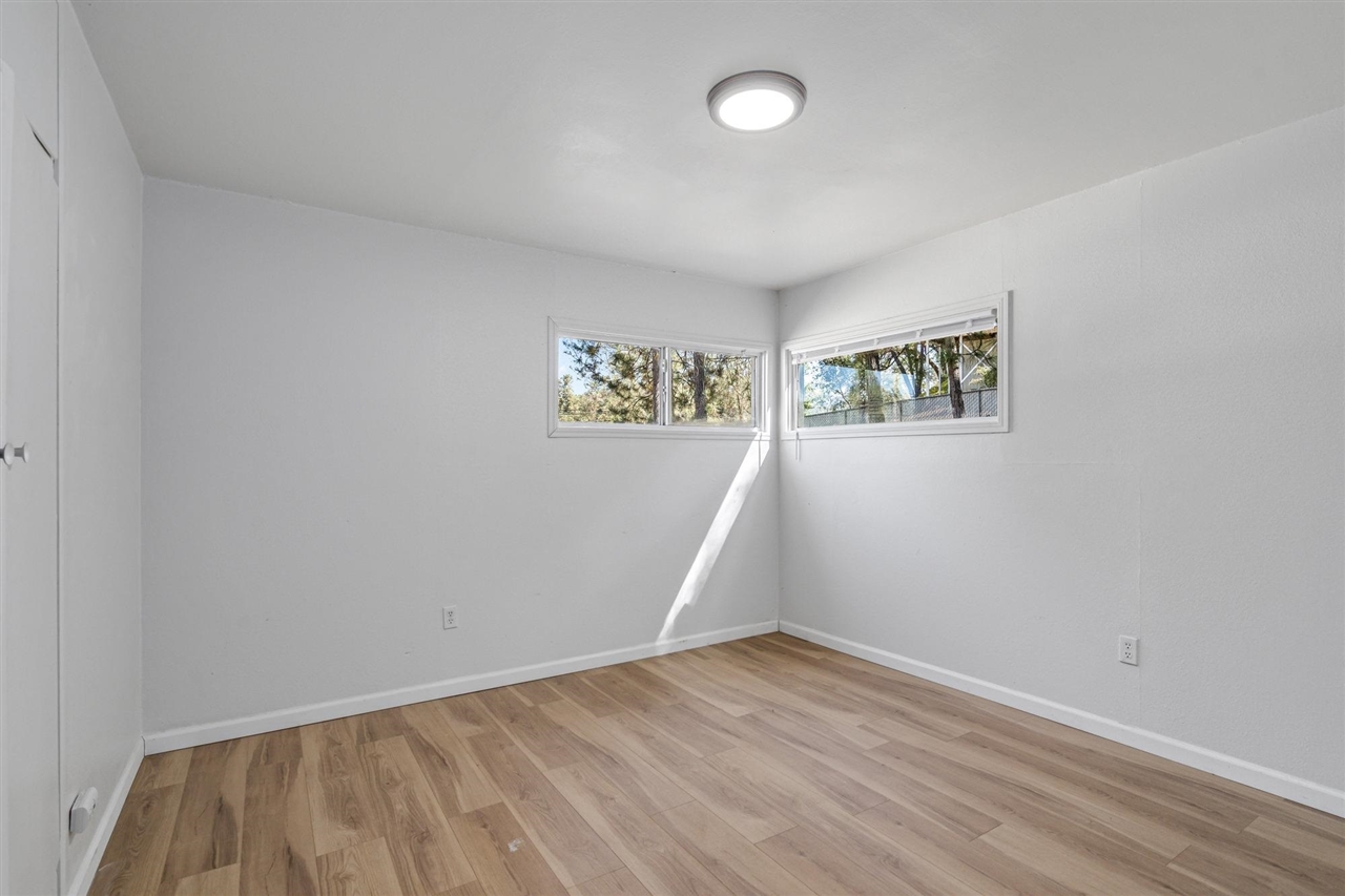 21011 Phoenix Lake RD