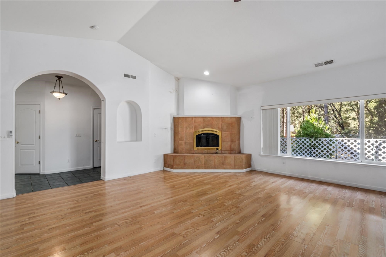 21011 Phoenix Lake RD