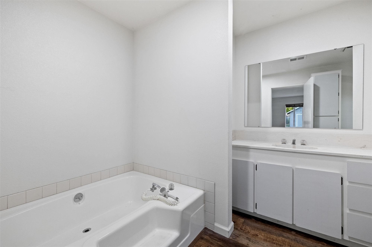 16607 S Creekside Dr