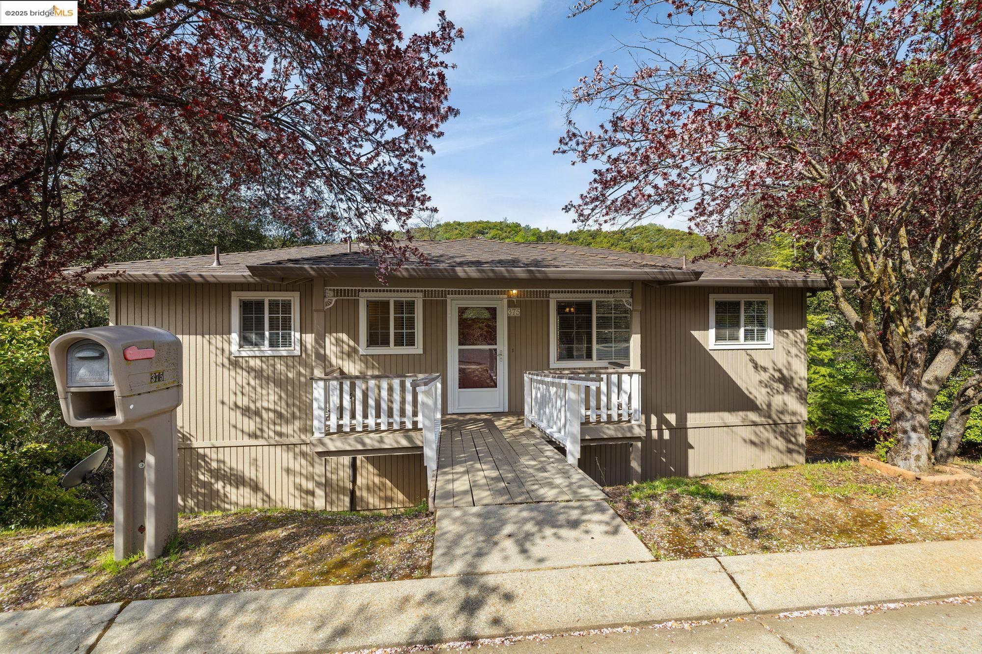 375 Arbona Cir