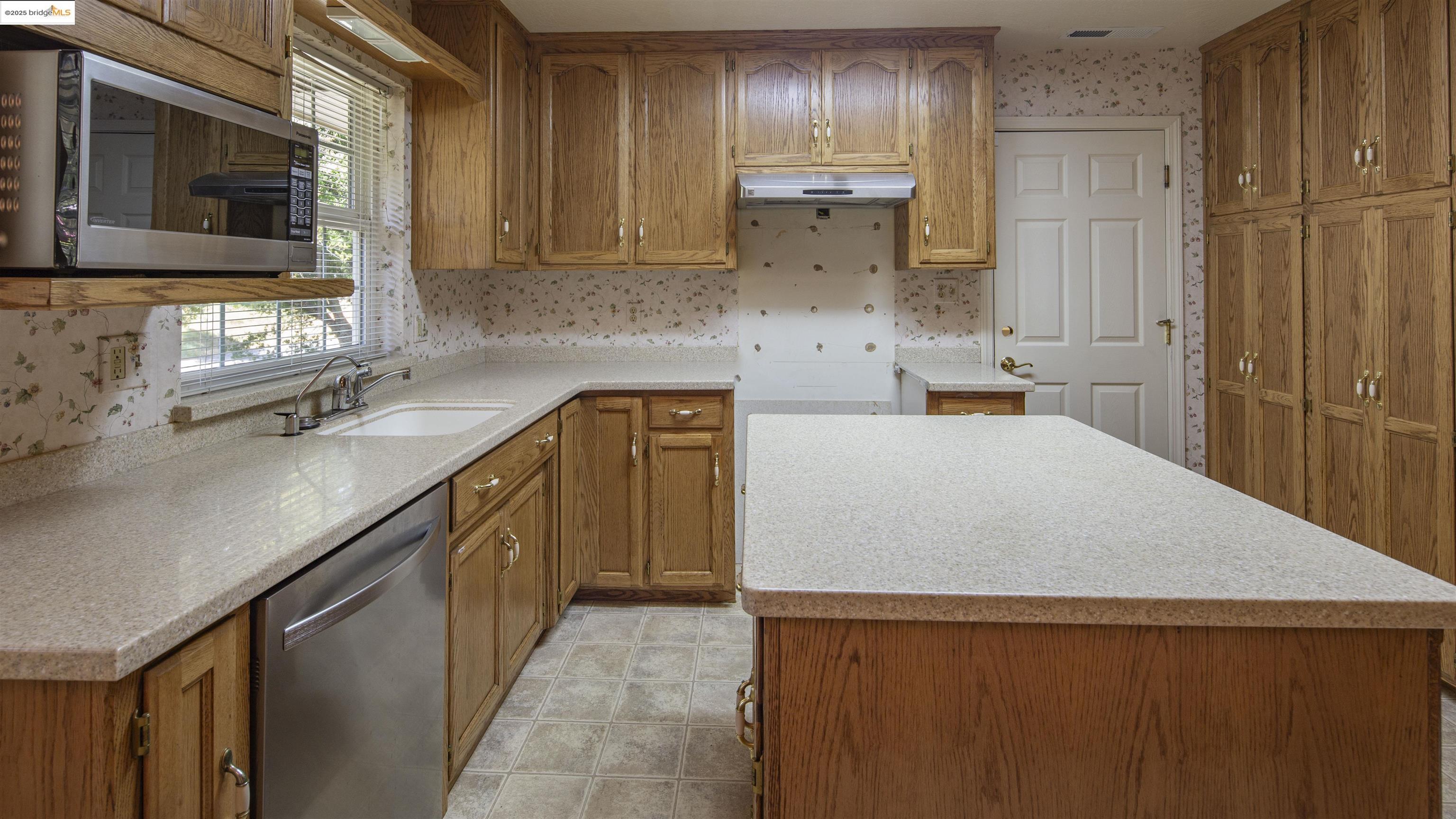 20668 Lower Hillview Dr