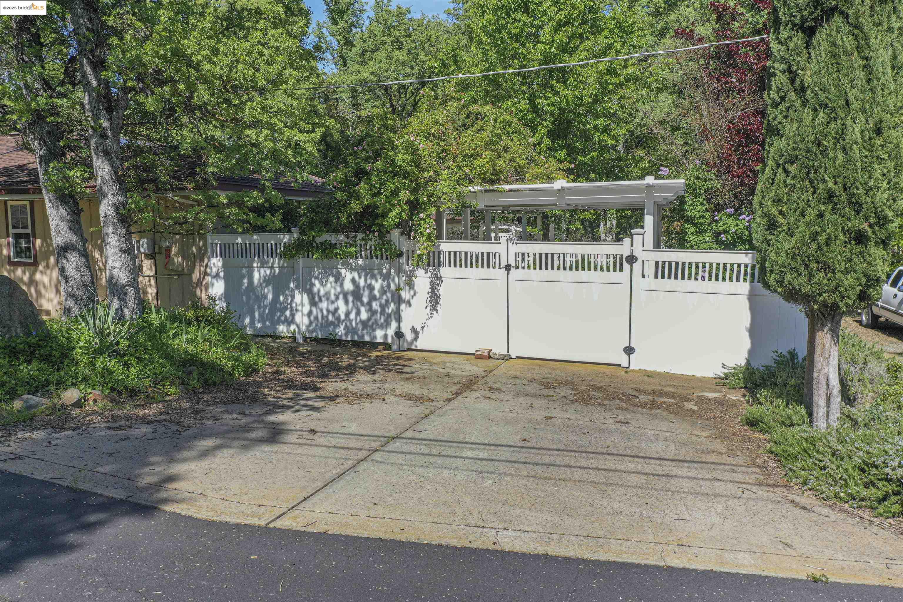 20668 Lower Hillview Dr