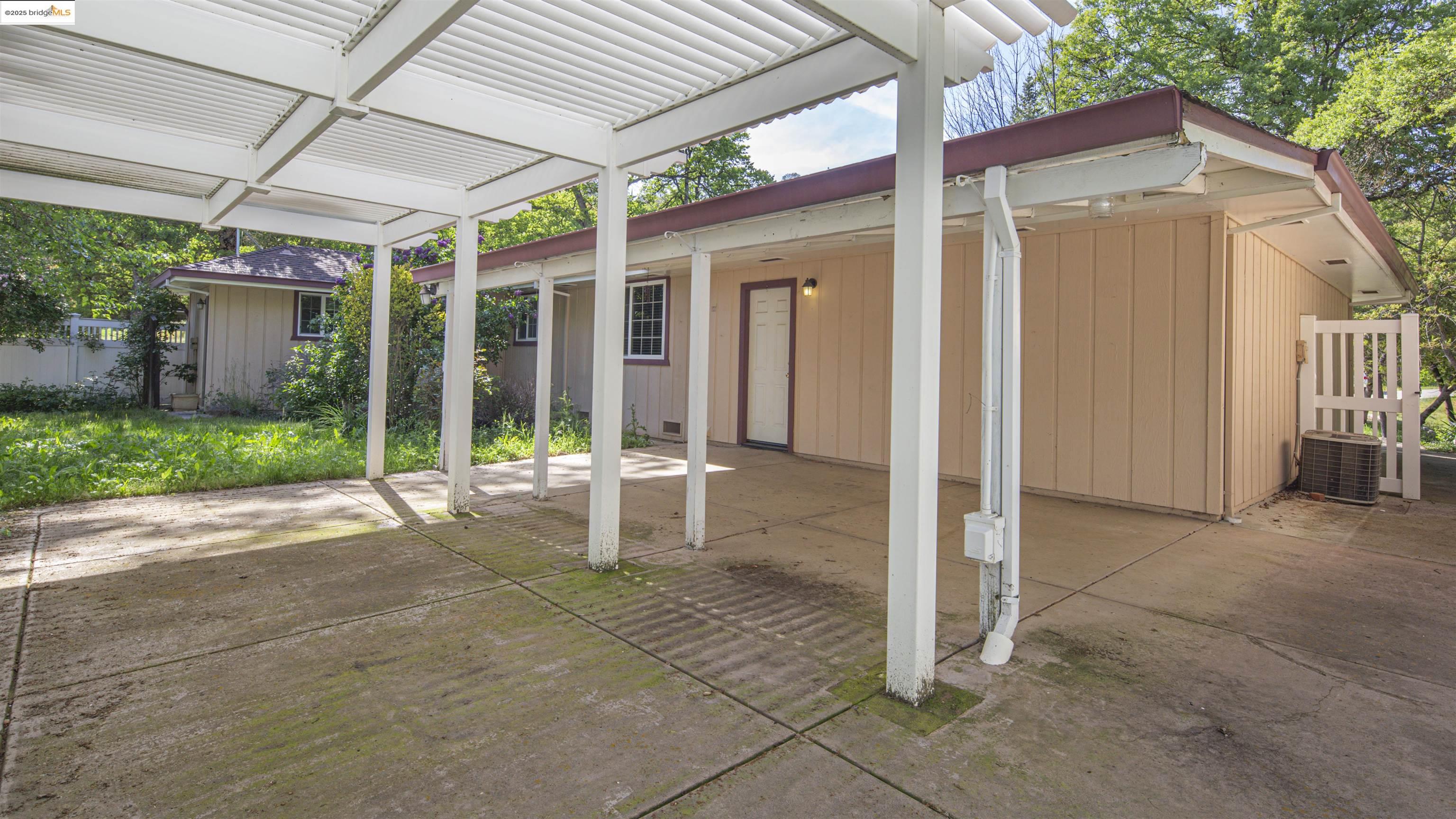 20668 Lower Hillview Dr