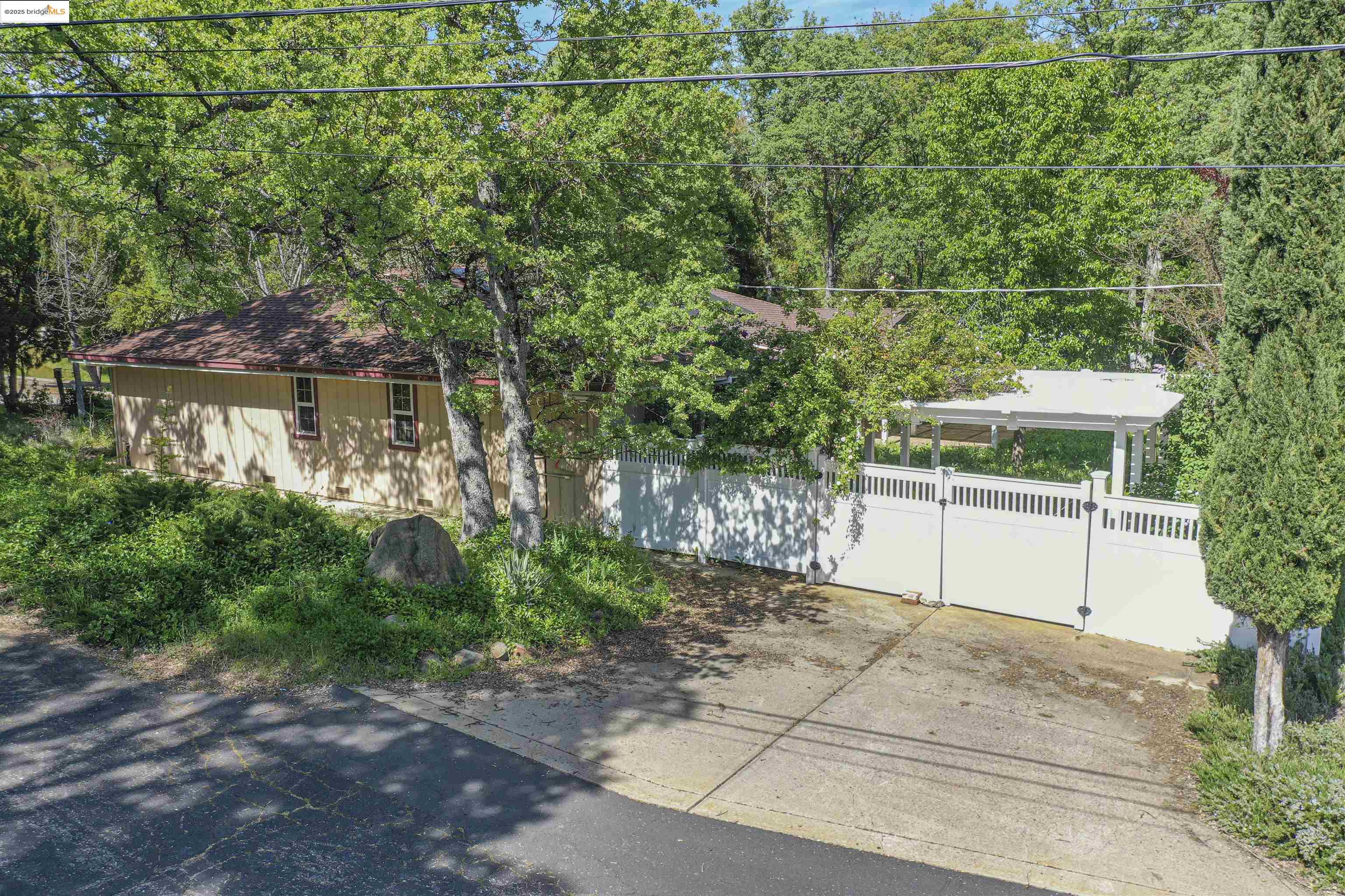 20668 Lower Hillview Dr