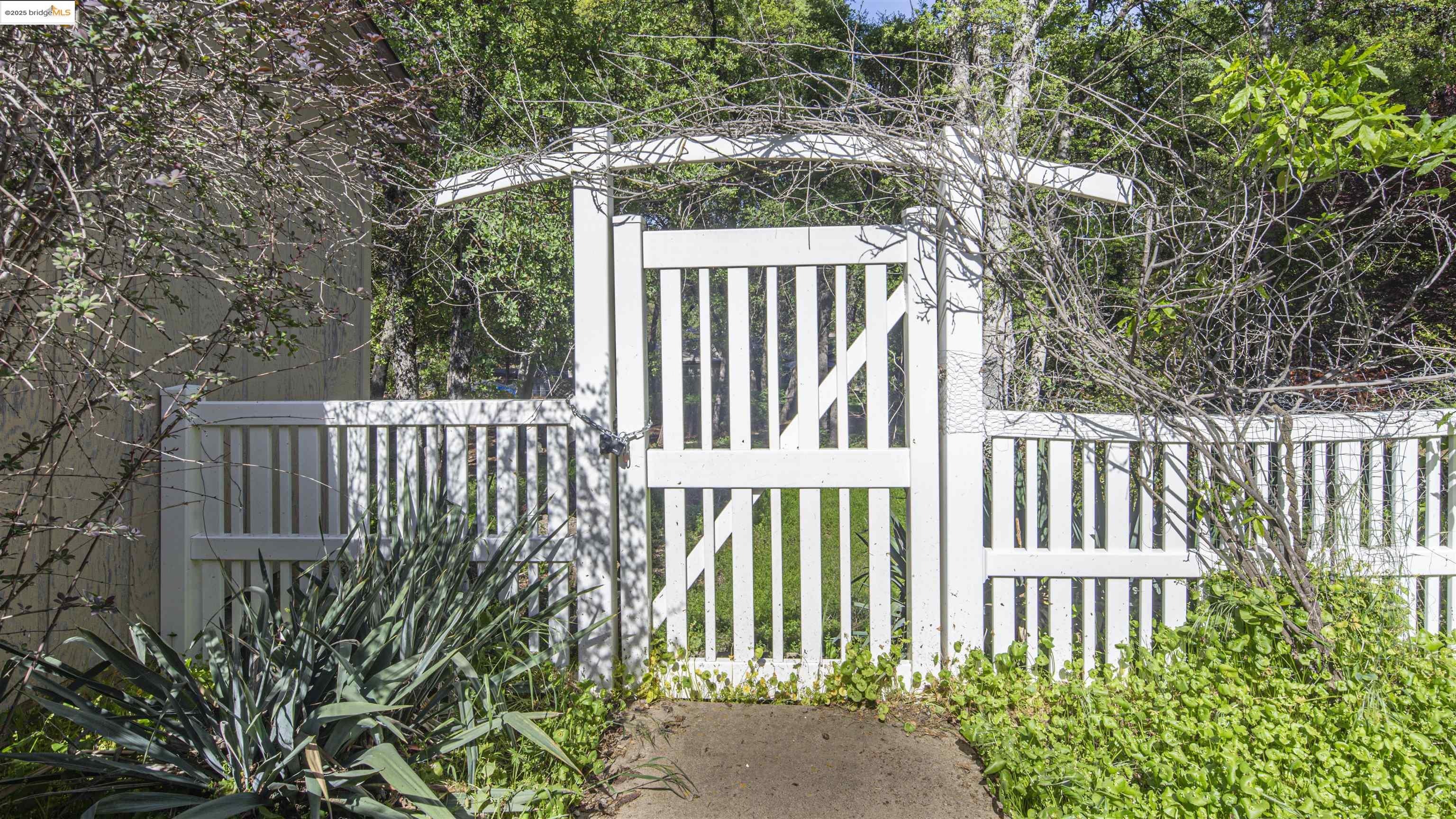 20668 Lower Hillview Dr