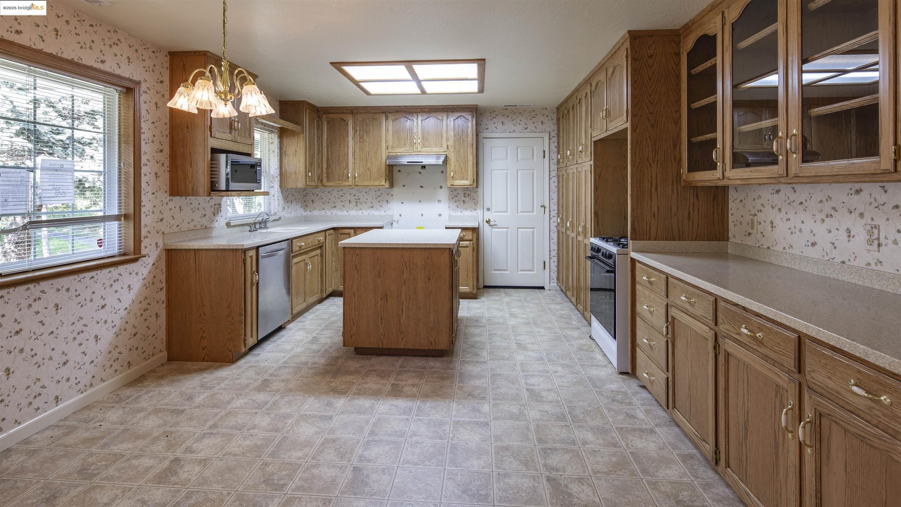 20668 Lower Hillview Dr