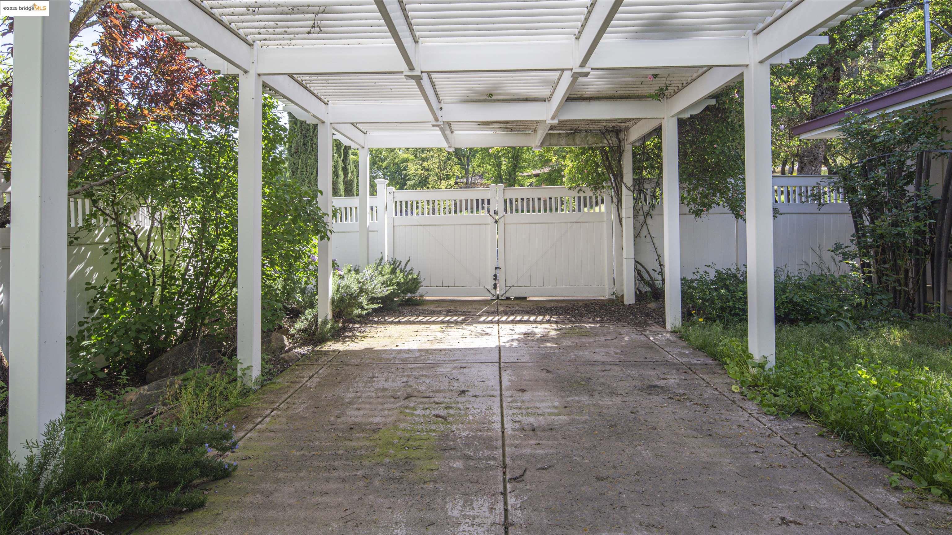 20668 Lower Hillview Dr