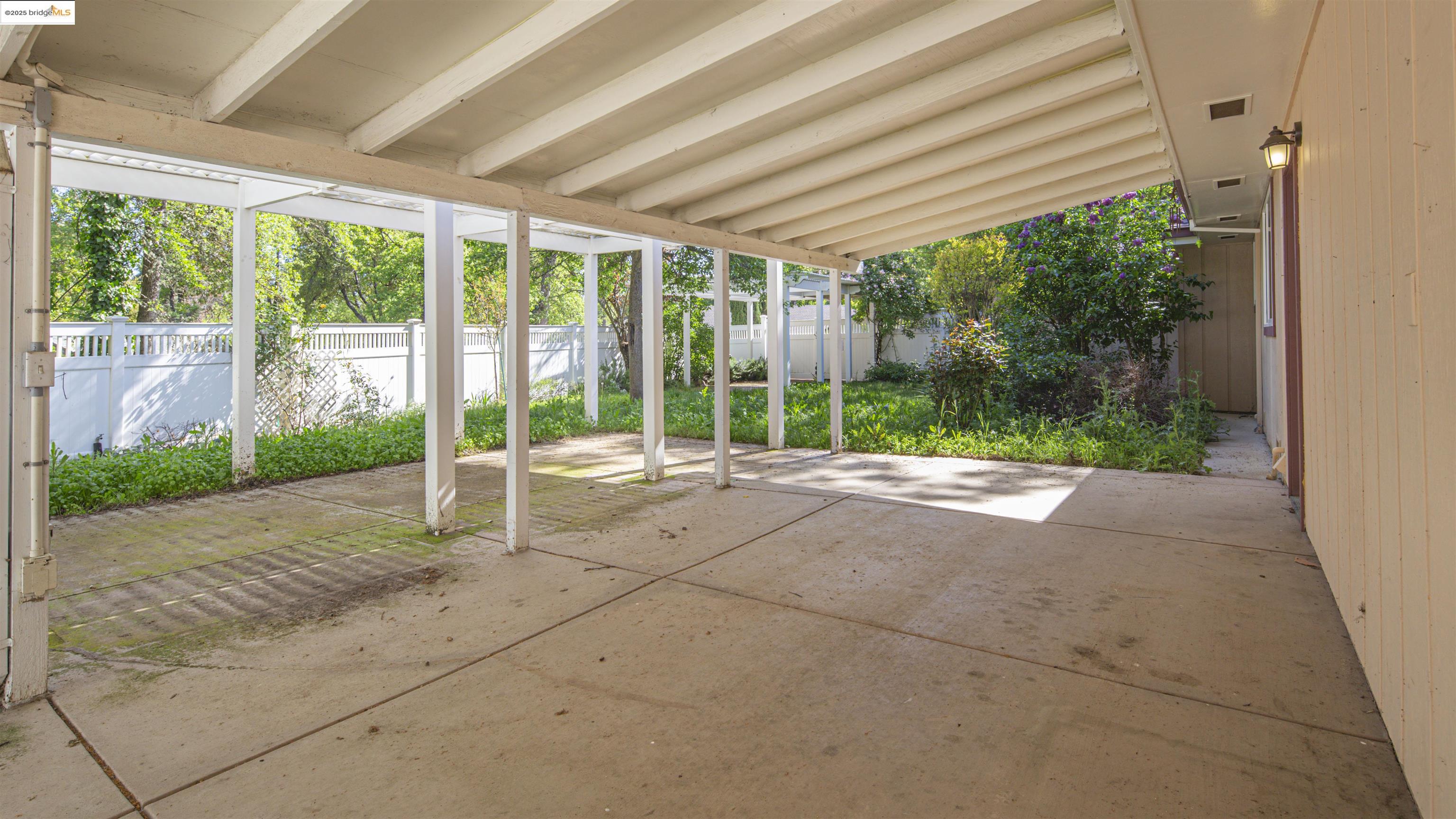 20668 Lower Hillview Dr