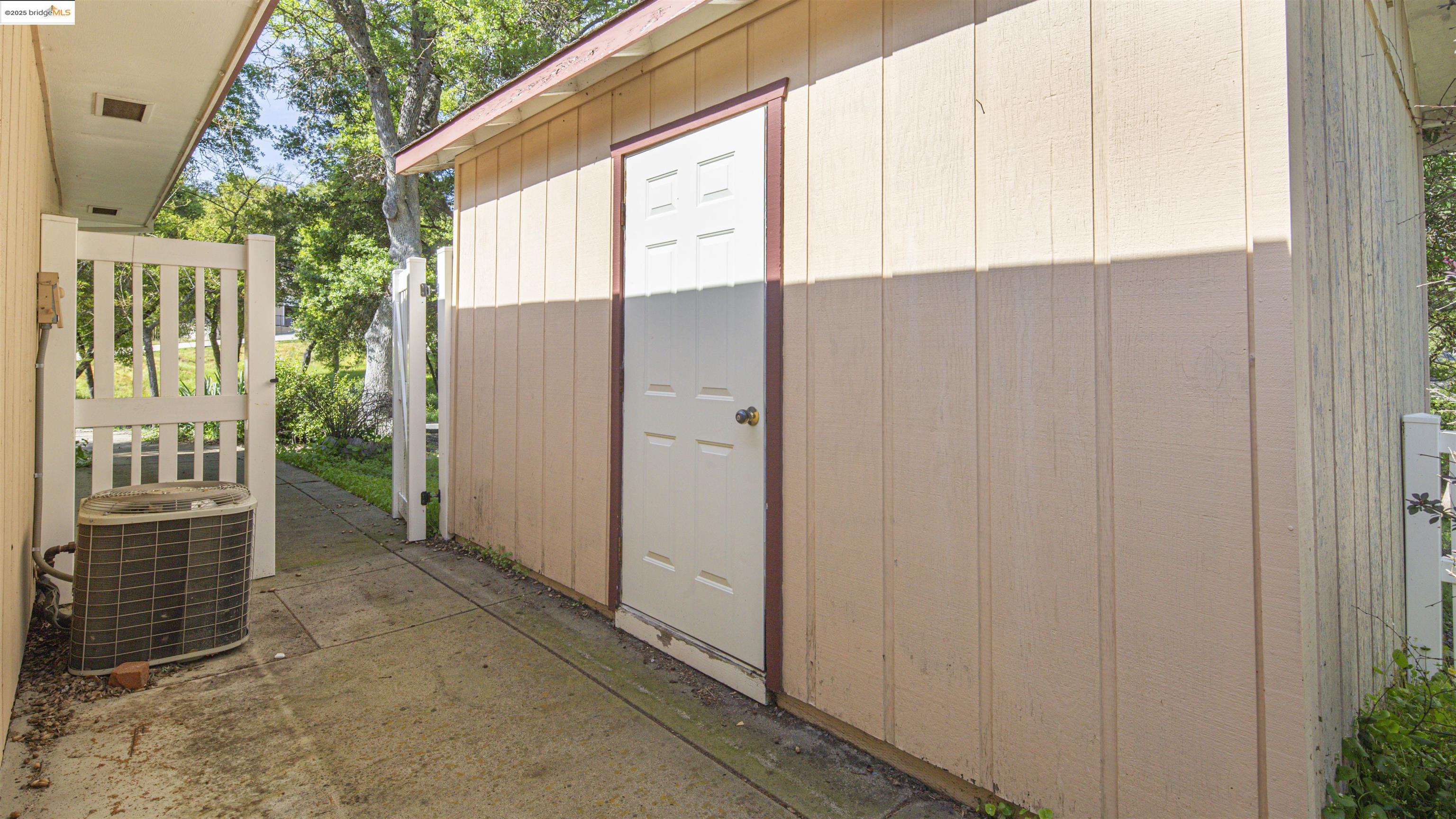 20668 Lower Hillview Dr