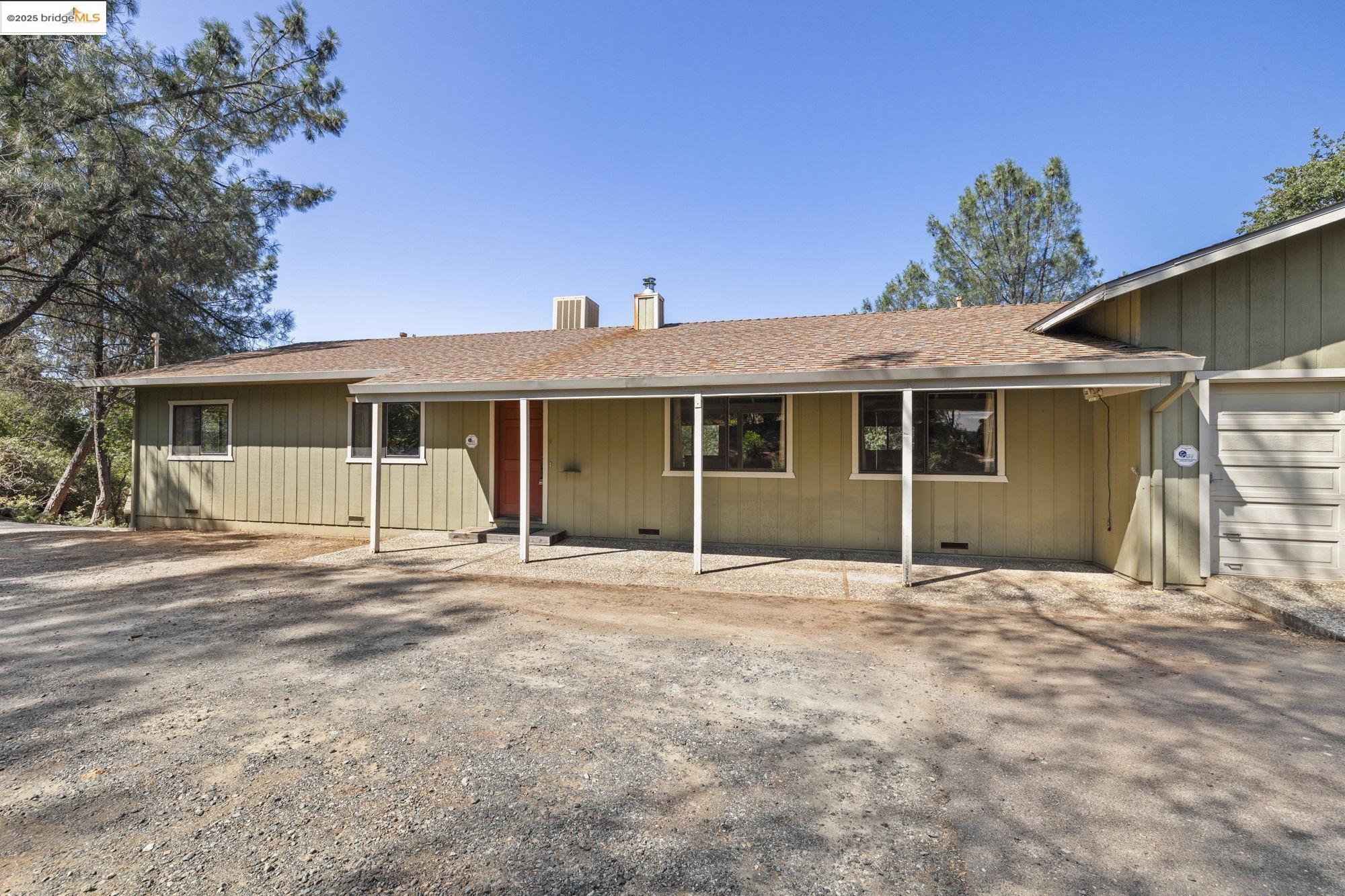 11828 Campo Seco Rd
