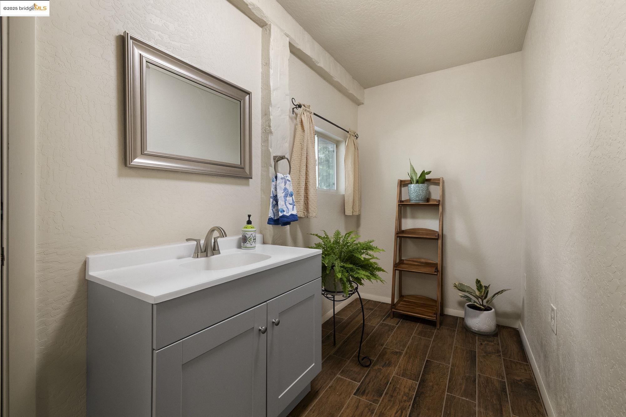 21550 Phoenix Lake Rd