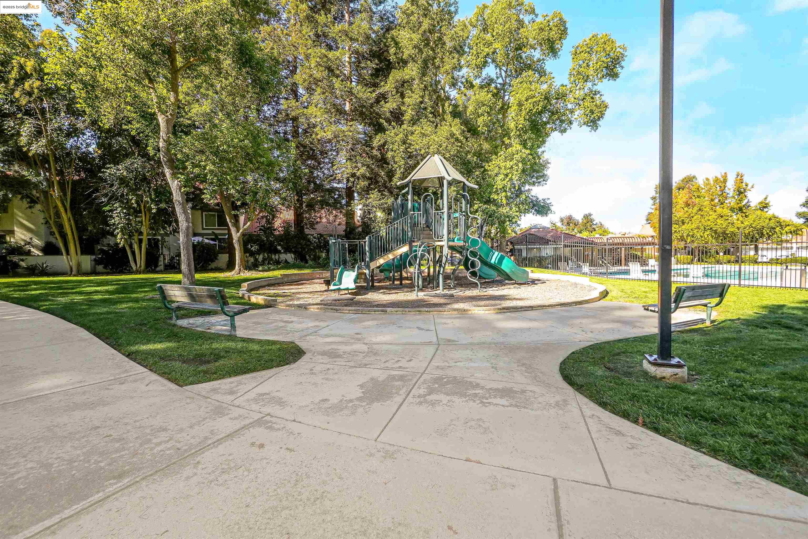 4844 Mulqueeney Cmn