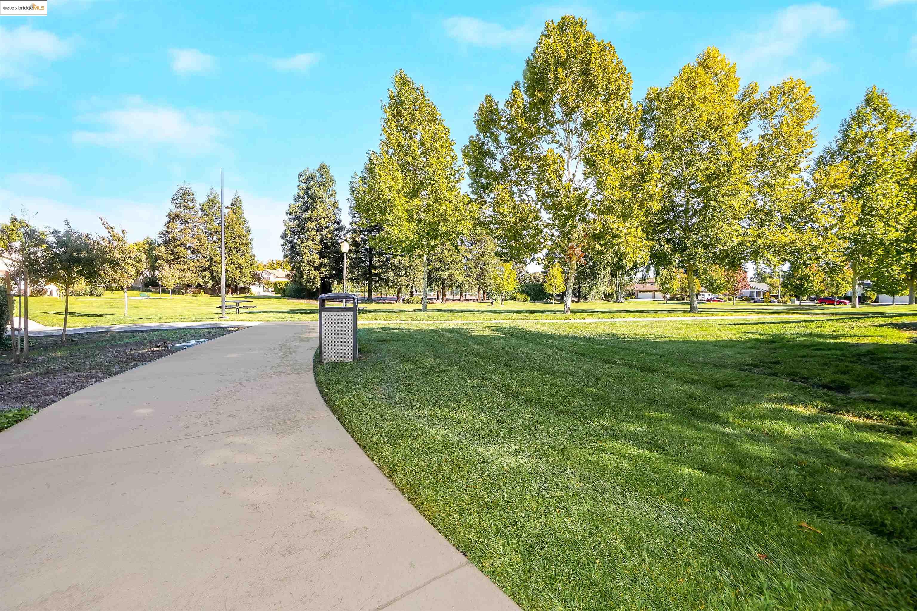 4844 Mulqueeney Cmn