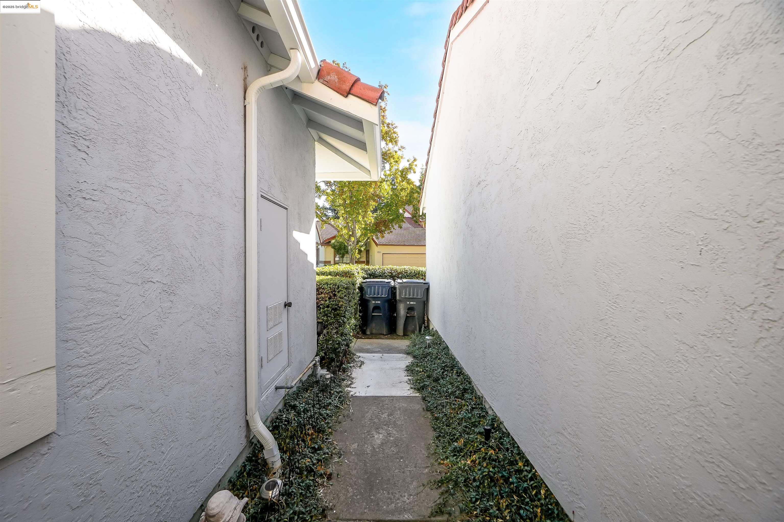 4844 Mulqueeney Cmn