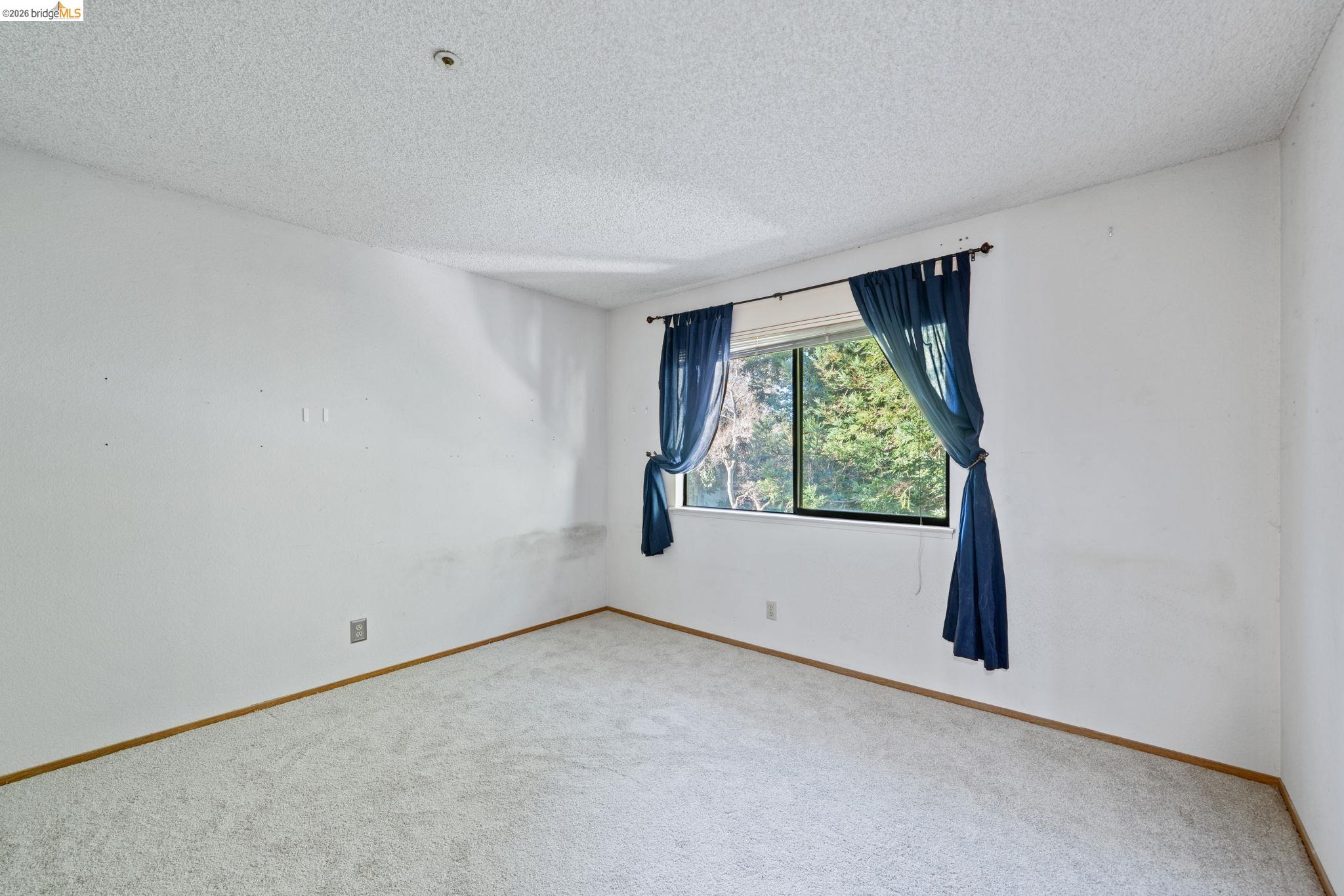 4844 Mulqueeney Cmn