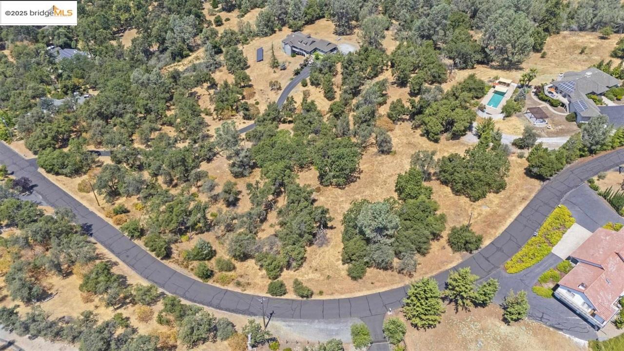 16400 Crestridge Ave