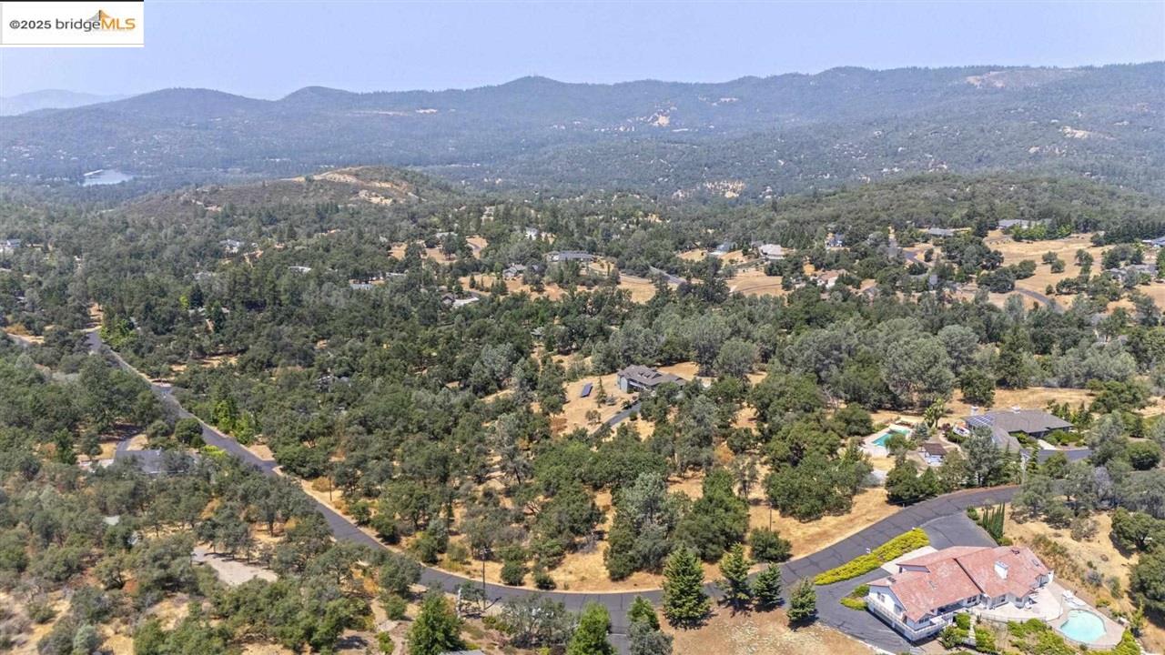 16400 Crestridge Ave