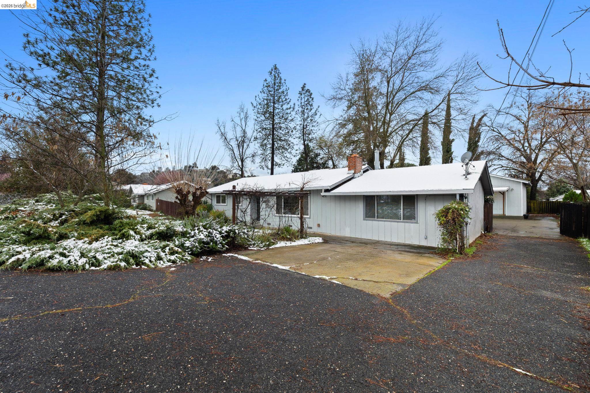 20440 W Walnut Dr