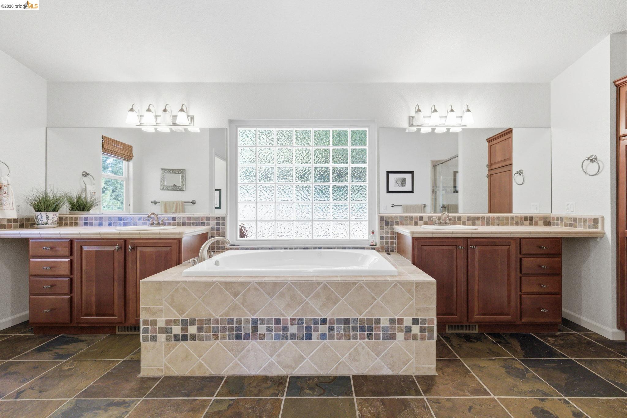 20024 Lower Skyridge Dr