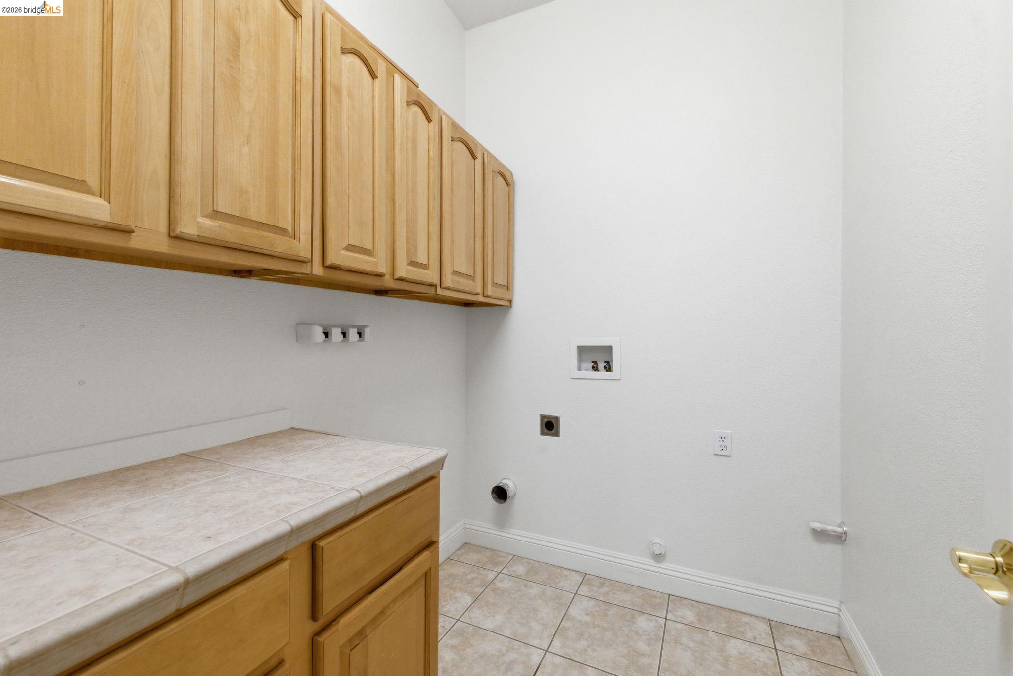 32 Apollo Ln