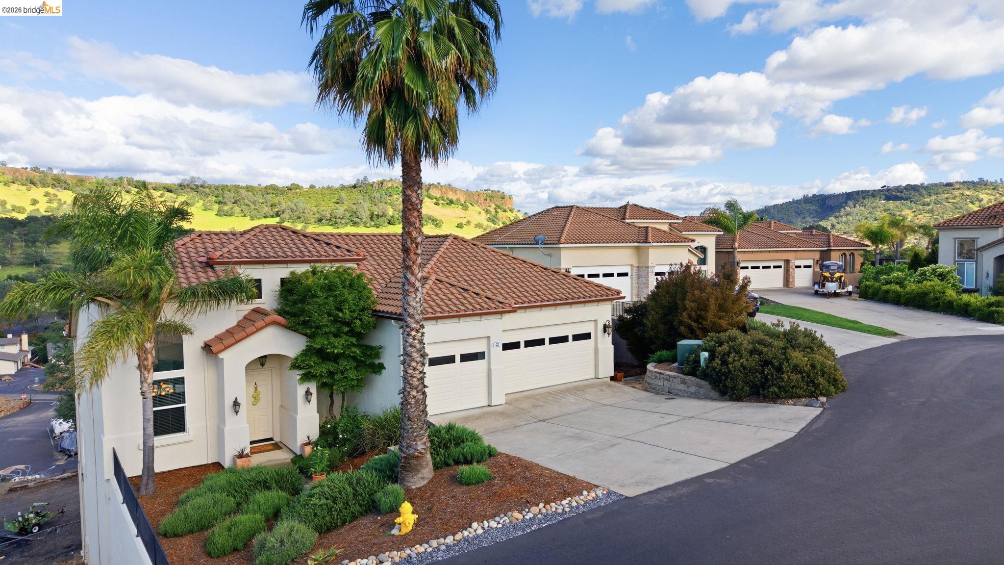 32 Apollo Ln